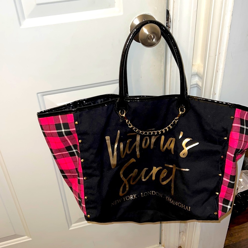 Victoria’s Secret sleepover bag